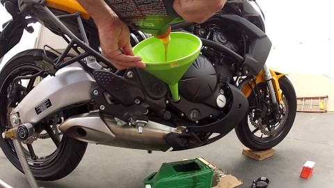 Imagem de Troca de óleo para todos os tipos de motos