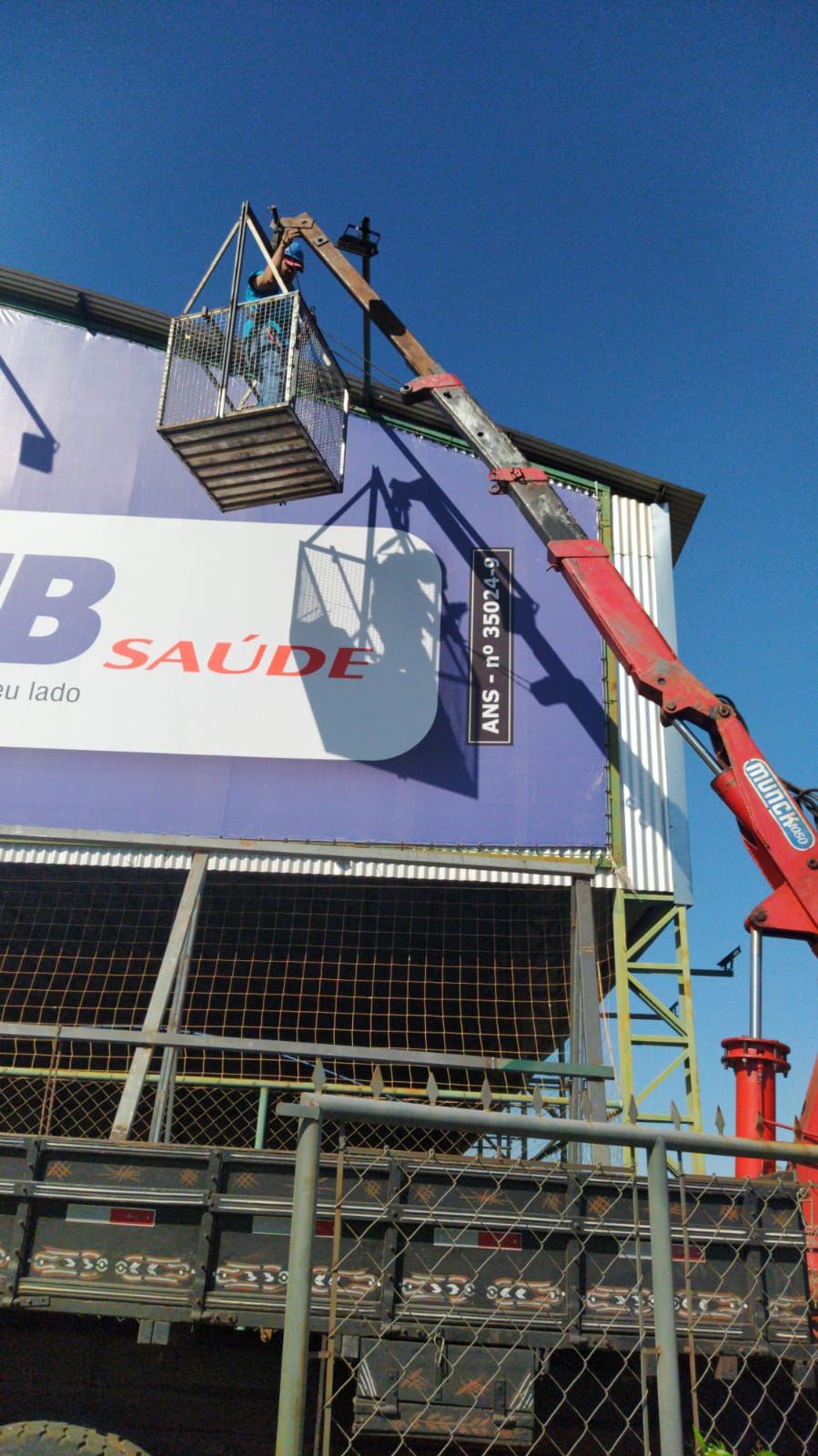 Imagem de Locação de Caminhão Munck com Cesto