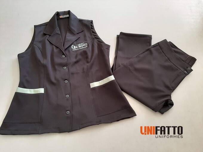 Imagem de Conjunto Feminino - Blusa Social sem mangas e Calça Social em tecido twoway, logomarca em Bordado - Grupo Novo