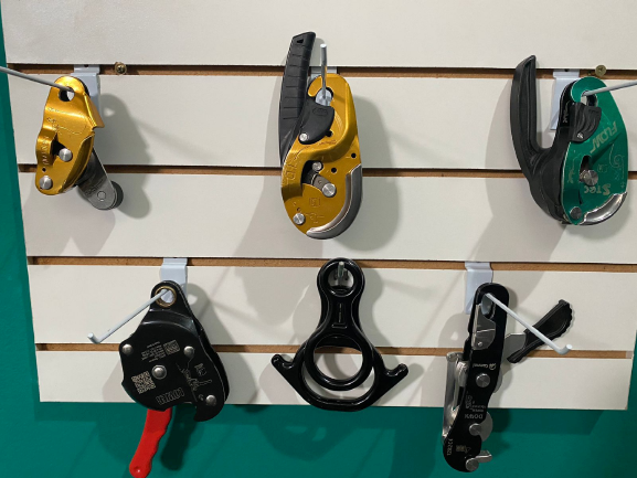 Imagem para fotos de A GF oferece uma variedade de equipamentos destinados a atividades em altura, espaço confinado e operações de resgate.