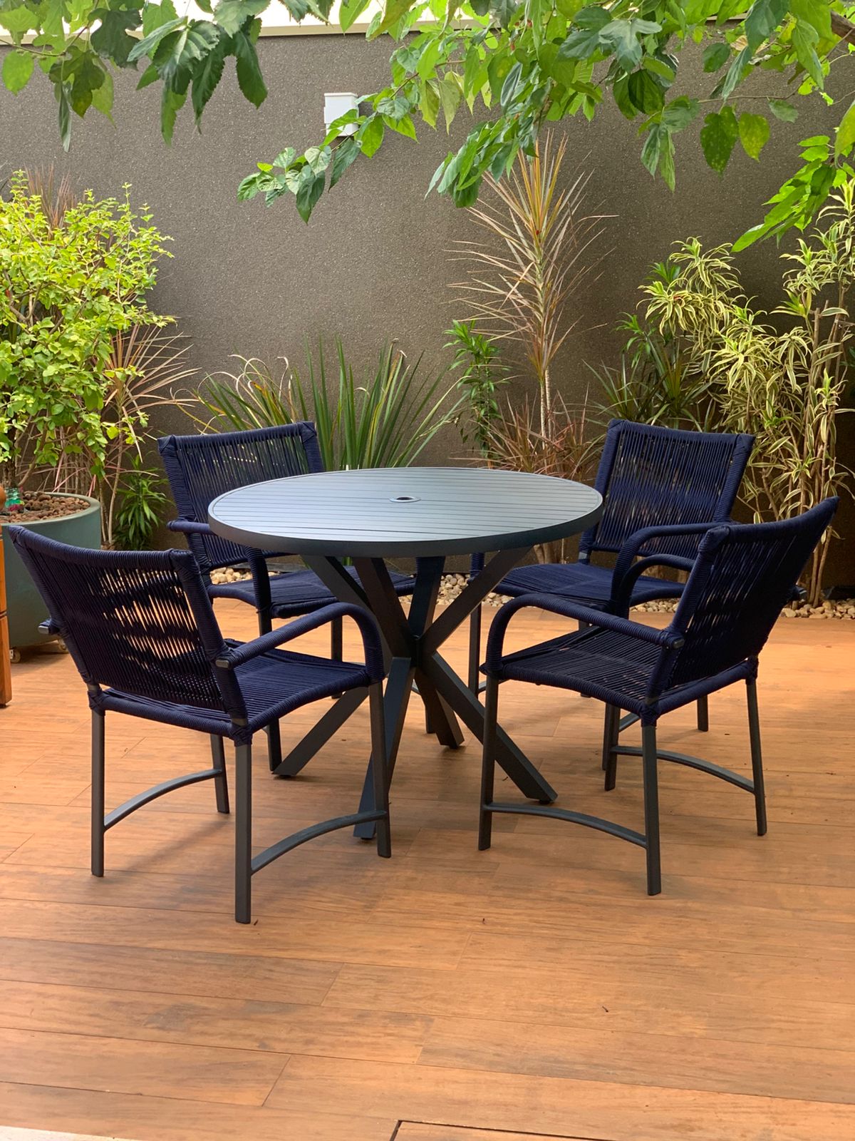 Imagem de Jogo de Mesa Alumínio Ripada Área Externa com cadeira Resort