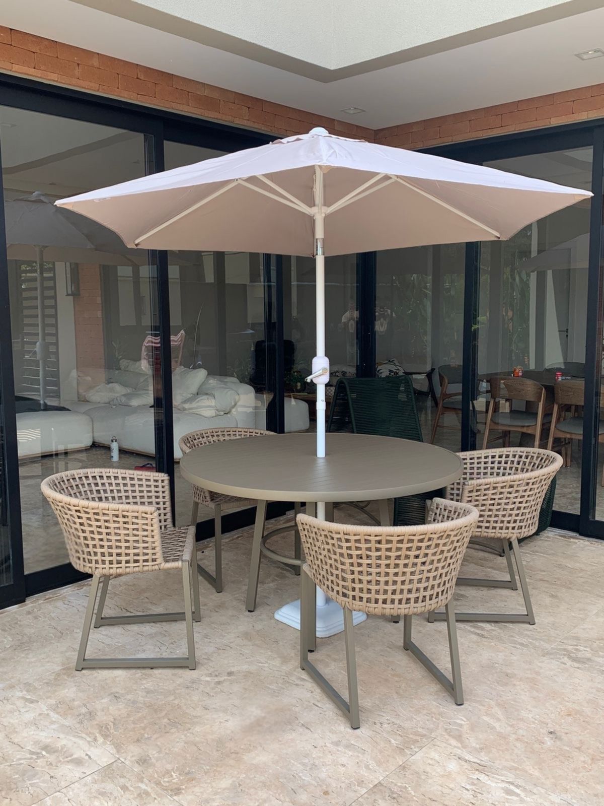 Imagem de Jogo de Mesa Aluminio Área Externa com ombrelone e Poltrona Berlim