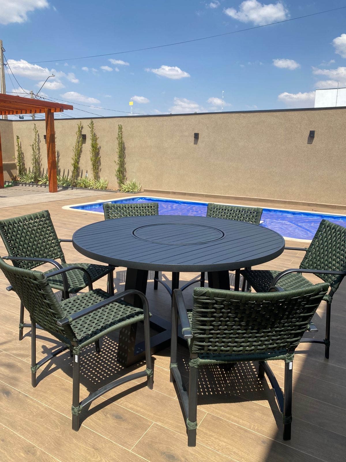 Imagem de Mesa Redonda 140cm com Giratorio e Cadeira Resort