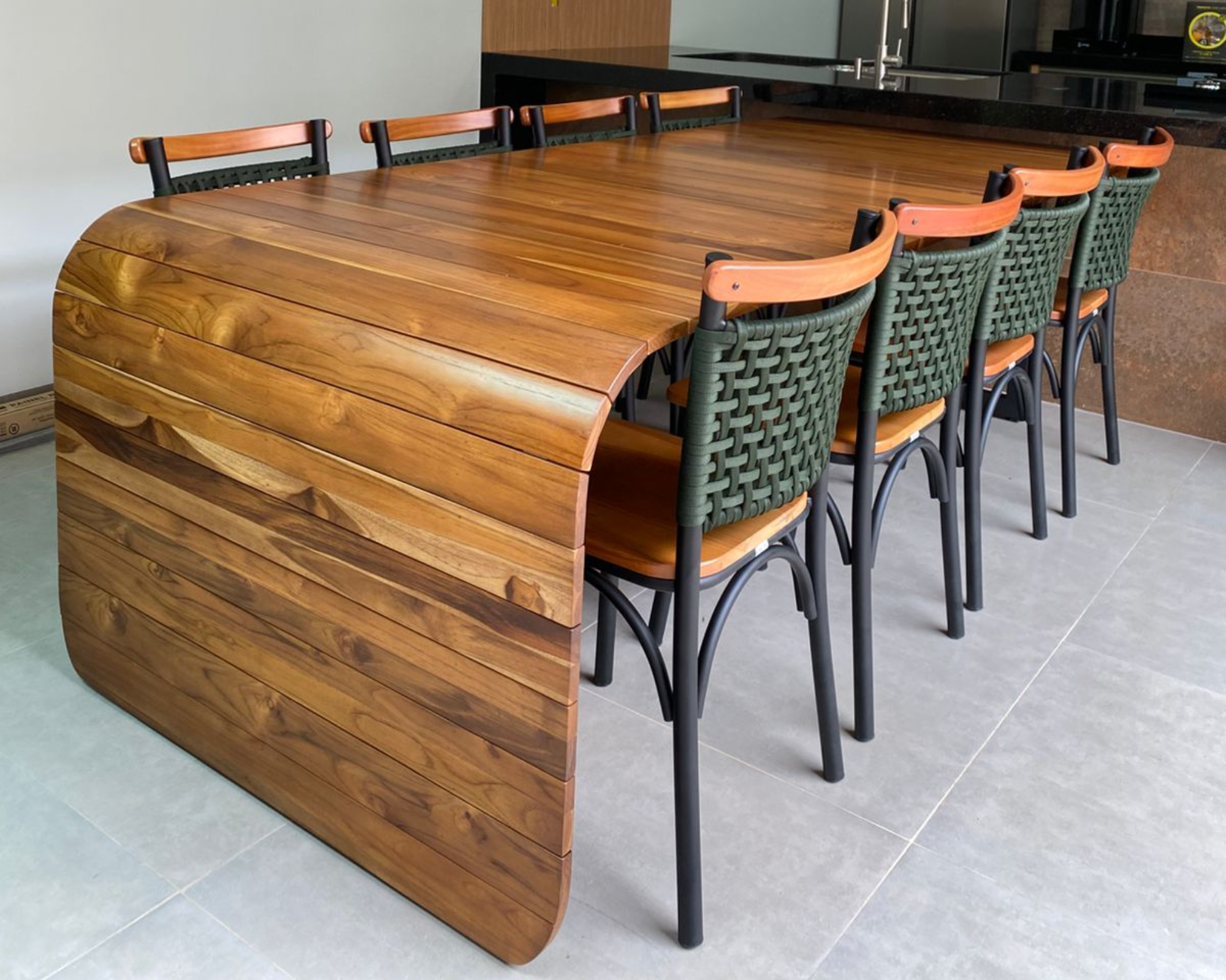 Imagem de Mesa Cascata Madeira Teca 250x110cm com 8 Cadeiras Milano