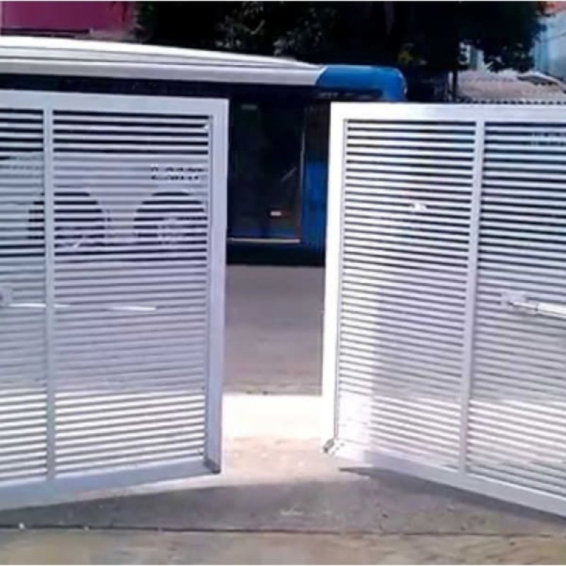 Imagem de Portão Pivotante - Ferro