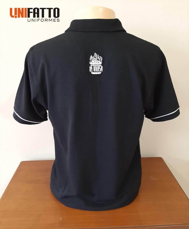 Imagem de Polo em tecido Piquet, logomarca em Bordado - LA BRASA